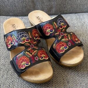 Alegria Sandals Women’s Embroidered Leather Wedges Size: 8.5 EU 39